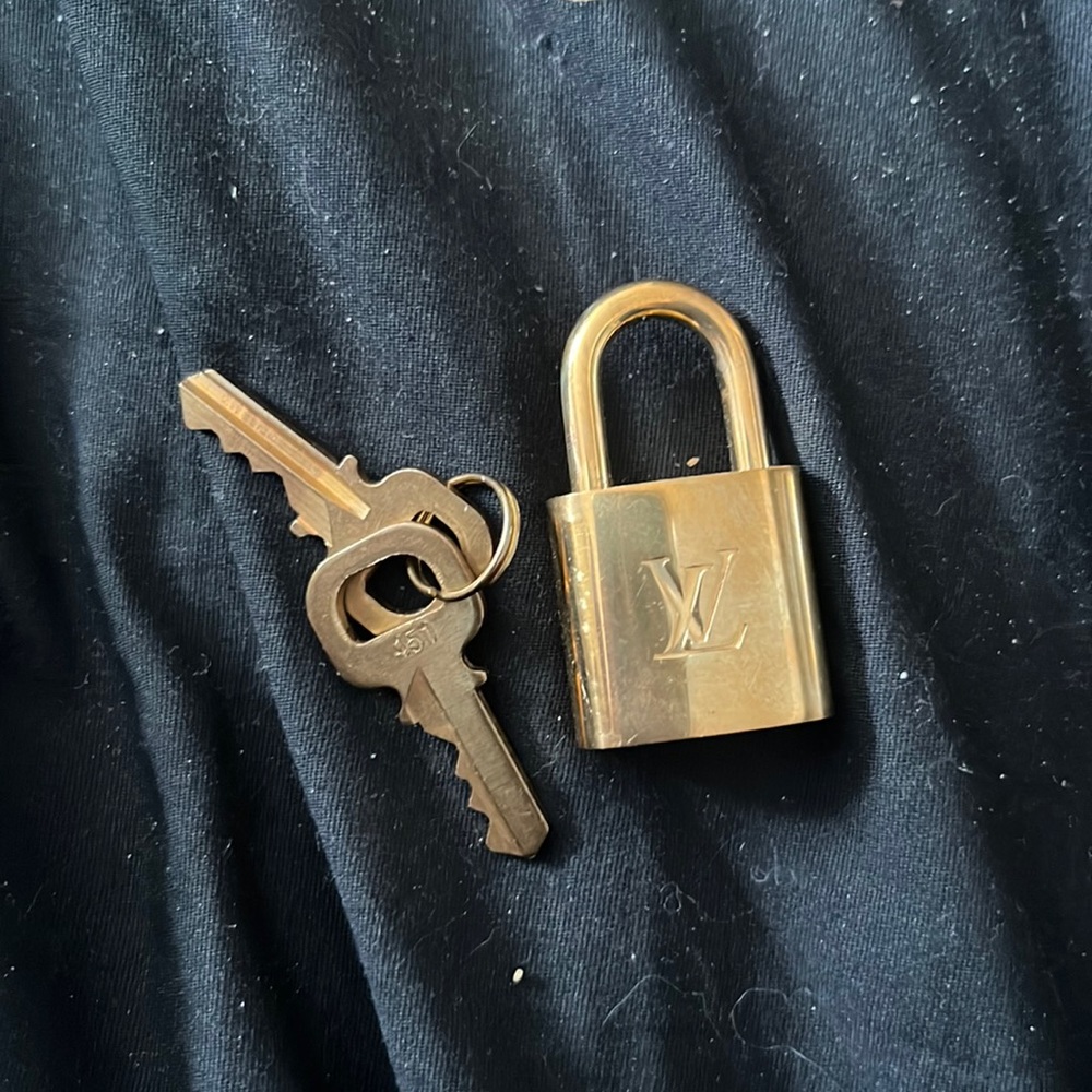 💝 Louis Vuitton Lock & Keys 💝